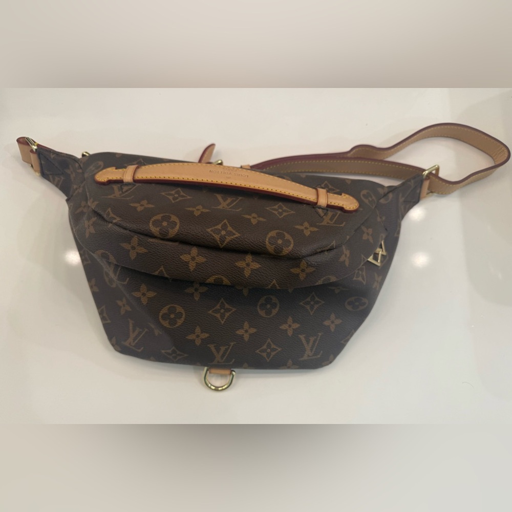 LV Fanny pack (not authentic) EUC